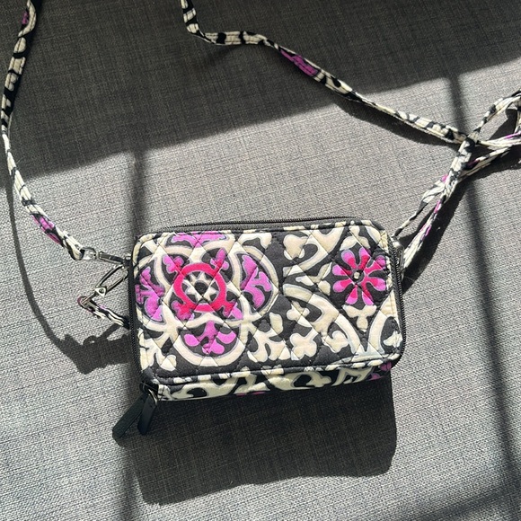Vera Bradley crossbody/ wristlet - Picture 5 of 6